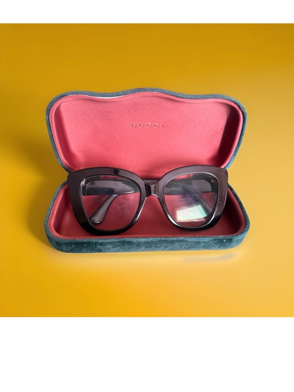 Gucci Black Cat-Eye Sunglasses in Velvet Case